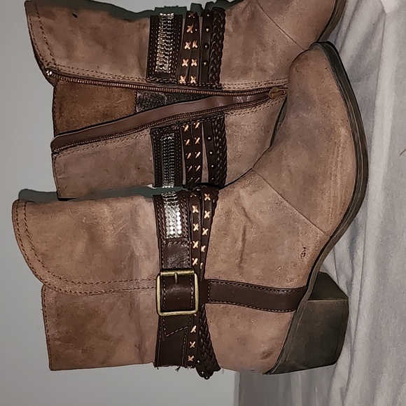 Womens brown booties. SUGAR Size 9 - Picture 4 of 11